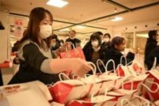 “大谷翔平観戦ツアー”90万円の福袋　小倉井筒屋の初売りに開店前から3000人が列