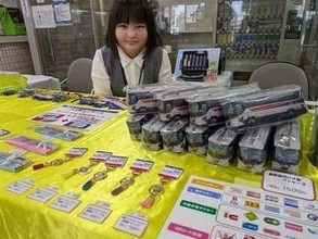 長崎・佐世保市の西肥バスが文房具に　ペンケースなど販売開始