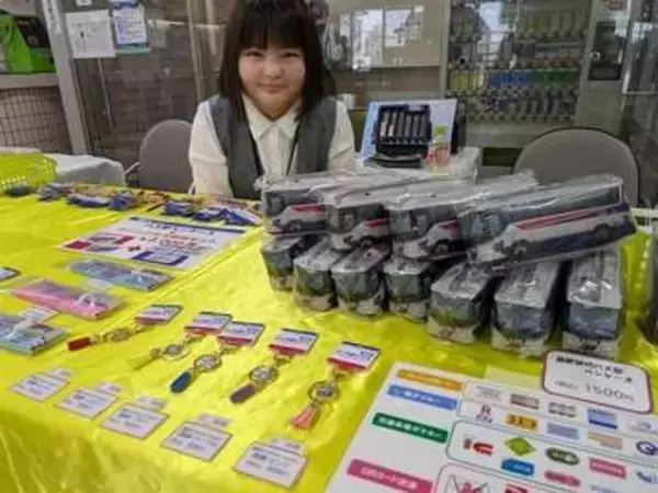 長崎・佐世保市の西肥バスが文房具に　ペンケースなど販売開始
