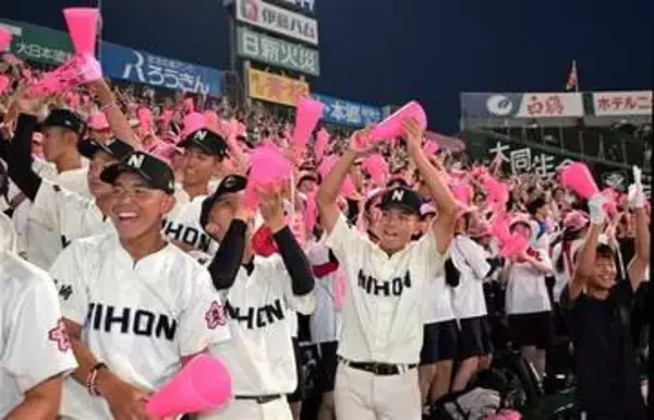 大量得点にアルプススタンド大興奮　夏の甲子園、長崎日大が立正大淞南に15―1で快勝