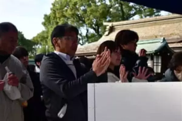 ［佐賀県］〝午（うま）〟くいく年に　新年の誓い新た　初詣、初売り…各地にぎわう