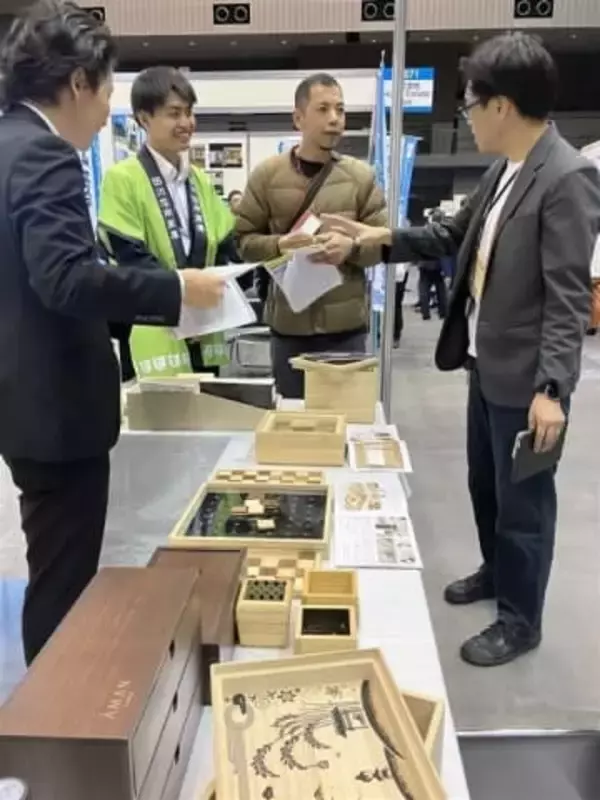 福岡市で「しんきん合同商談会」　中小約350社・団体が参加