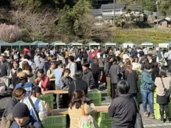 ［佐賀県］秘窯の里でコーヒー満喫　伊万里・大川内山　鍋島焼と人気カフェ初の催し　飲食店20店が集結　若者ら2000人詰めかける