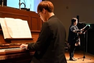 ［長崎県］被爆体験　朗読とピアノで　長崎原爆資料館　「黒本」の叫び　100人聞き入る