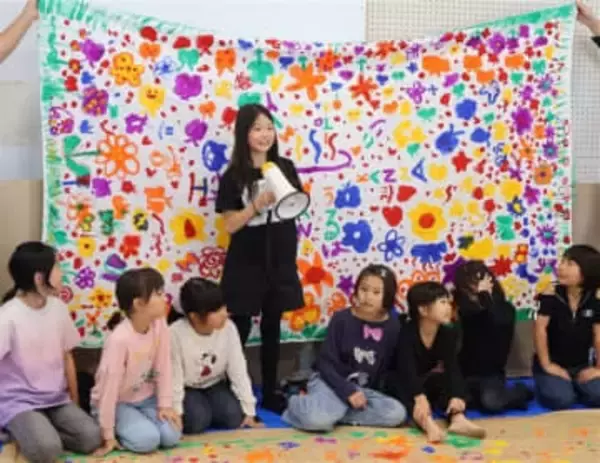 ［長崎県］「子どもの心に花を」30年　雲仙市・小浜温泉街の団体　美術家指導、45人自由にアート