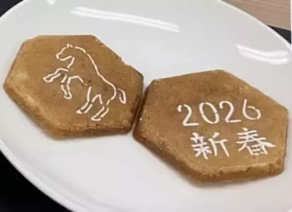 九十九島せんぺいに新年「午」、機械と勘違いされる職人の技　長崎・佐世保市