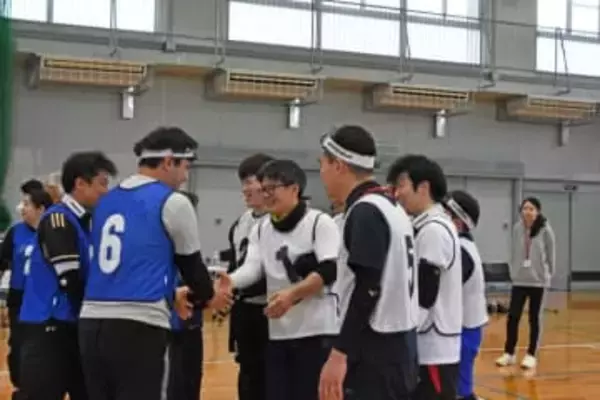 佐賀で日韓パラスポーツ交流　視覚障害者と健常者が言葉の壁越え熱戦