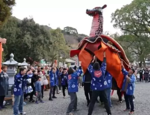 ［熊本県］八代妙見祭初の元日祈願　亀蛇と獅子が演舞披露　ユネスコ無形文化遺産10年