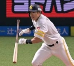 ソフトバンクホークス柳田が“復帰戦”で初安打　首痛からの回復順調