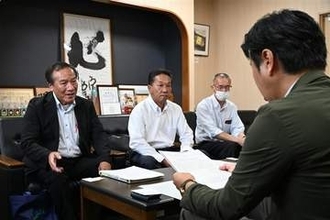 ［長崎県］壱岐空港の特定利用「反対」　平和2団体が市に要請書