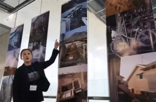 雲仙・普賢岳噴火35年、被災地の現実を写真で伝える　置き去りの自転車、干したままの靴…長崎・島原市で砂守勝巳さん写真展