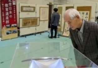 ［大分県］天瀬出身の先哲長三洲を紹介　地元2中学で「出張咸宜園」　日田市　ゆかりの脇差し、書画など展示