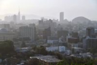 福岡市、27日午前から夜間にかけ再び黄砂飛来を予測　夜間は見通し5㌔以下　市が注意喚起