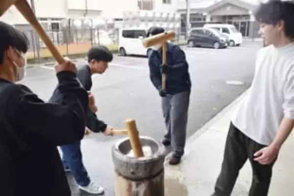 ［大分県］高校生、高齢者に手作り餅　「感謝されるとやりがい」　日田地区青少年赤十字