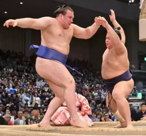 義ノ富士、価値ある白星　安青錦を一直線に突き出し　大相撲九州場所