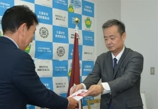 福岡・久留米市の若菜さんが高島野十郎展の招待券寄贈　市内の全小中学生に