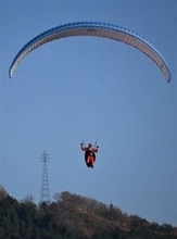 ［大分県］サンタ　空からプレゼント　玖珠町　今年は花火も打ち上げ