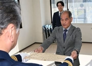 前方に転覆した漁船…遊漁船が必死の救助　船長と釣り客に長崎・壱岐海上保安署が感謝状