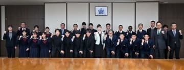 全国高校駅伝に出場の福岡県選手が県庁訪問