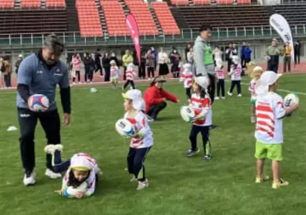 北九州市で幼稚園児200人がラグビー体験