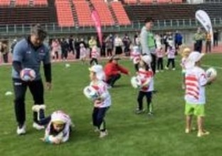 北九州市で幼稚園児200人がラグビー体験