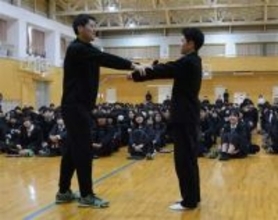 ［大分県］パリ五輪バスケ女子代表監督　恩塚亨氏、母校で講演会　中津南高「わくわくできる目標を」