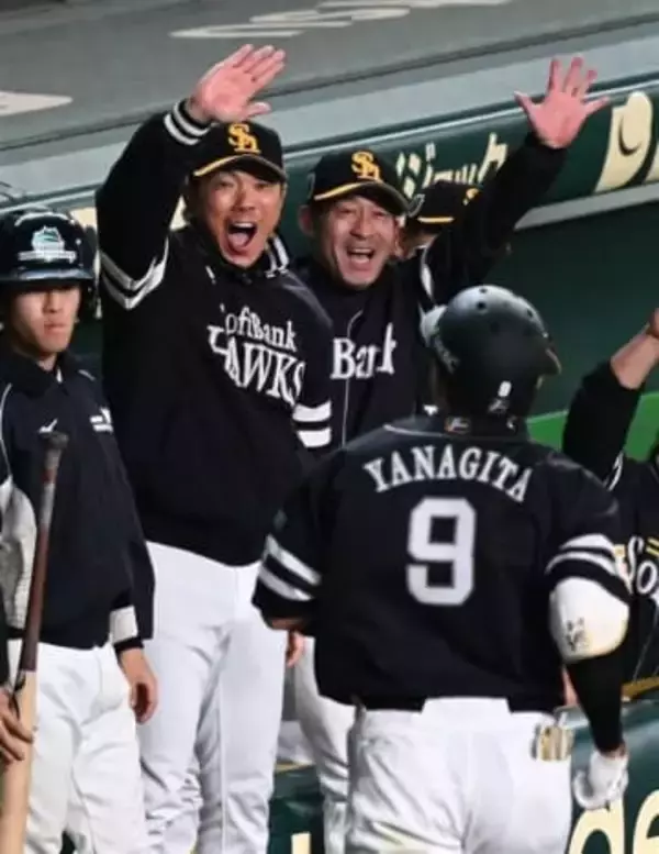 ソフトバンクホークス小久保監督、28年まで新たに3年契約　黄金期へ「引き続き、王イズムを継承」