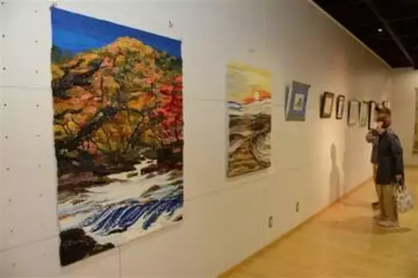 北九州市・黒崎市民ギャラリーで「九州女流展」　絵画や染め物、個性光る90点