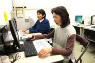 点字で新聞記事などを訳して33年　福岡・うきは市のサークル、参加呼びかけ