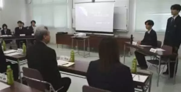 福岡・宇美町の商業高、校則見直しへメイク解禁案