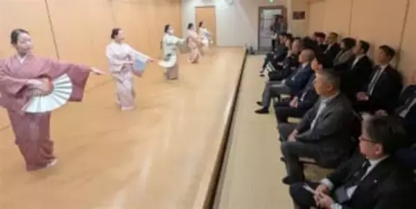 12月6日の「博多をどり」前に芸妓が公開稽古