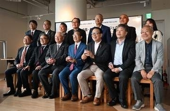 北九州・小倉都心の蜂蜜寄贈　市民団体と小倉東RC　子育て支援団体に