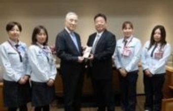 ［福岡県］中央福岡ヤクルトがやすらぎ荘へ支援金