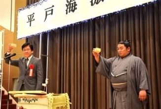 長崎で平戸海関の激励会　160人と歓談「さらに稽古に励む」