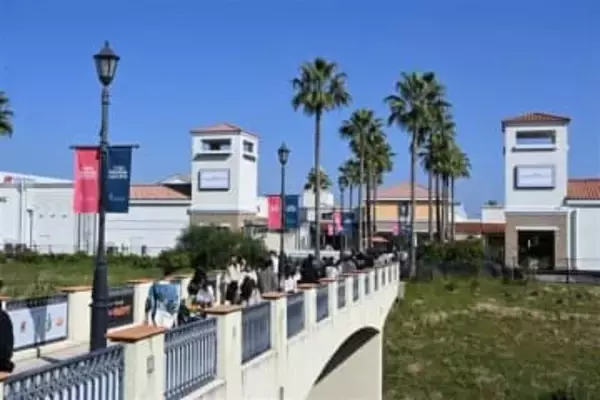 佐賀・鳥栖アウトレット開業20年超、続ける進化　24年度売上高が過去最高、その魅力は