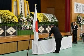 ［長崎県］警察殉職者慰霊祭　遺族ら80人が参列　長崎市