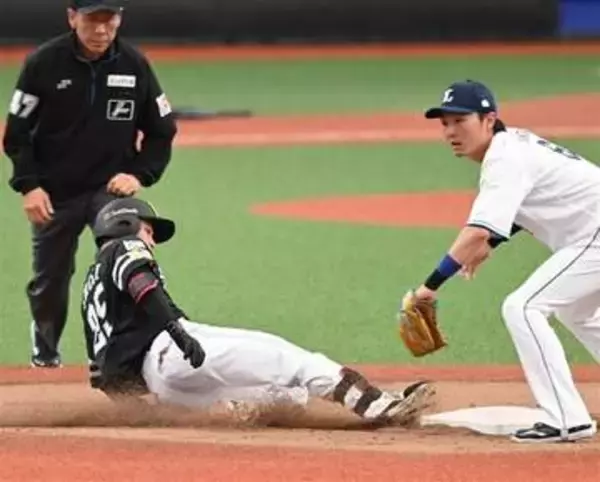 ソフトバンクホークス庄子が口火　五回に4得点逆転　32イニングぶり適時打も