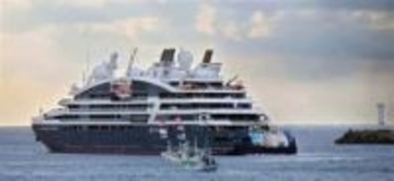 ［長崎県］仏豪華客船2度目の壱岐来航　ゴムボートで150人上陸、漁船の見送りも