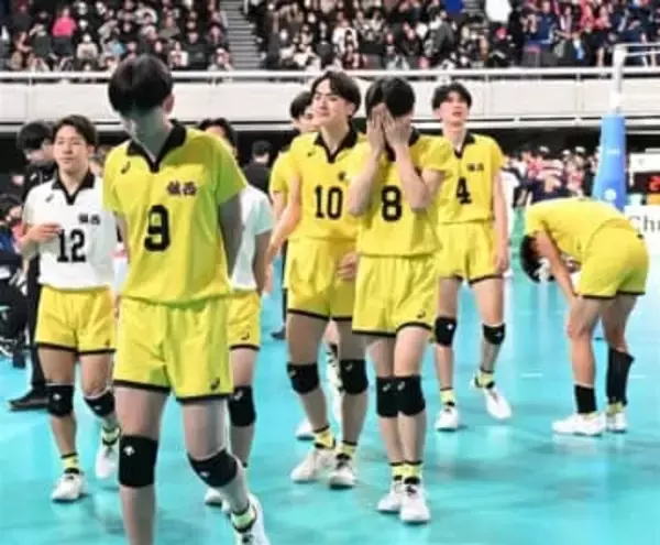 鎮西が涙、3冠ならず　準々決勝終盤に競り負け　前監督急逝、悲しみ抱え戦い抜く　【全日本高校バレー】