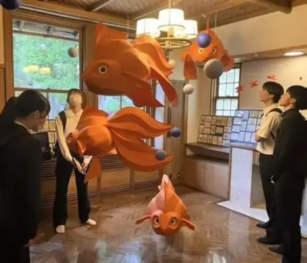 73歳のペーパークラフト作家、北九州市の旧安川邸で企画展　5月11日まで