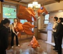 73歳のペーパークラフト作家、北九州市の旧安川邸で企画展　5月11日まで