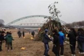 ［長崎県］「楽しい暮らし」願い　安中地区で鬼火たき　島原市