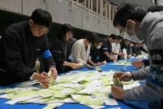 ［長崎県］「投票行動に影響」5割弱　知事選出口調査　現職の政治資金問題　優先すべき政策　6割弱「景気や雇用」