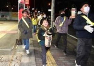 「火の用心」「マッチ1本火事のもと」年の瀬の福岡に響く子どもたちの声　55周年迎える新飯塚自衛消防隊が年末夜警