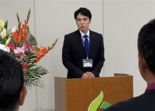 「市民の声を丁寧に聞く」　佐賀・嬉野市の山口市長が初登庁