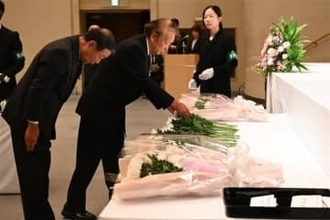 ［長崎県］遺族ら170人　戦没者を追悼　長崎市で式典　平和の継承誓う