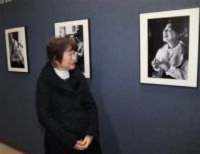 ［熊本県］患者に寄り添い、悩み続け　水俣病公式確認70年、故塩田武史さん写真展　熊本大で21日まで　日常や闘争の様子、メモ紹介