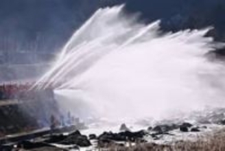 ［大分県］九重町消防団　新年の特別点検　一斉放水など