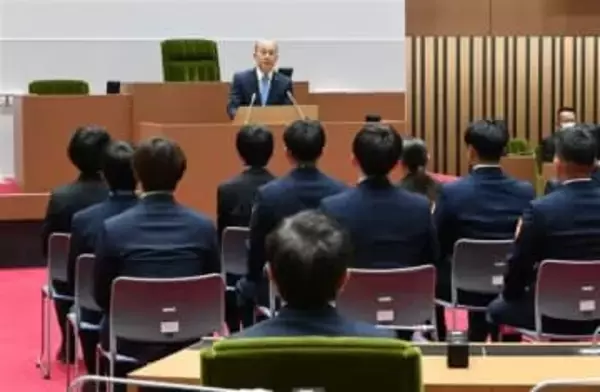 長崎県の官公庁で仕事始め　長崎市長「平和のバトンを次の世代へ」　V・ファーレンJ1昇格を「にぎわいや雇用創出につなげたい」