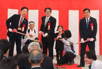 熊本・水俣市と鹿児島・出水結ぶ境川橋つながる　南九州西回り自動車道で式典